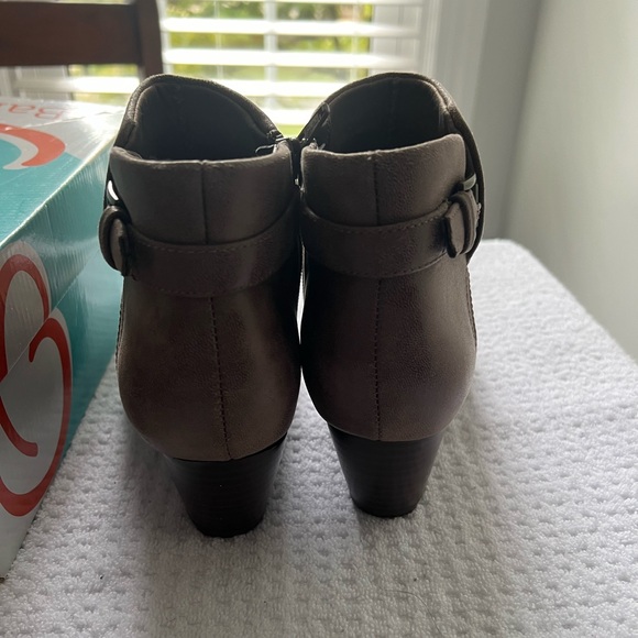 EUC bare traps ankle boots - Picture 4 of 5